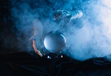 La sfera di cristallo